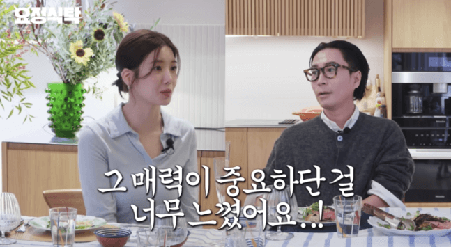 people-woman-talking-man-wearing-glasses-and-sweater-dining-table-with-flowers