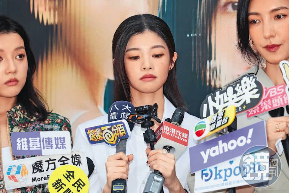 people-woman-actress-woman-holding-microphones-woman-press-conference