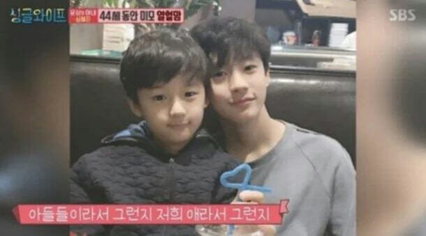 people-two boys-A-candid shot-A-siblings-A-Korean broadcast