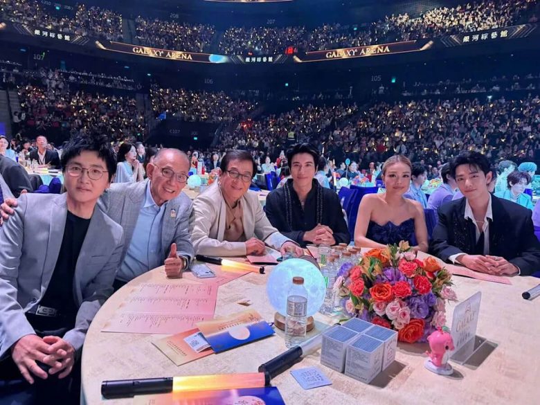 joey yung jackie chan back pat