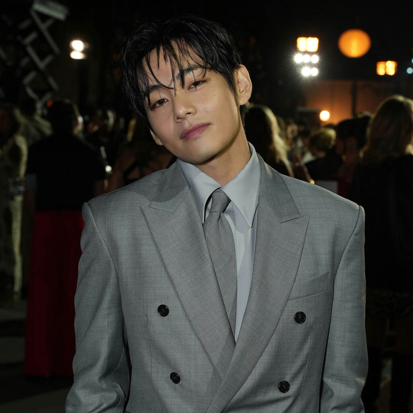 people-V (BTS)-A-suit-A-double-breasted-B-formal-C-event