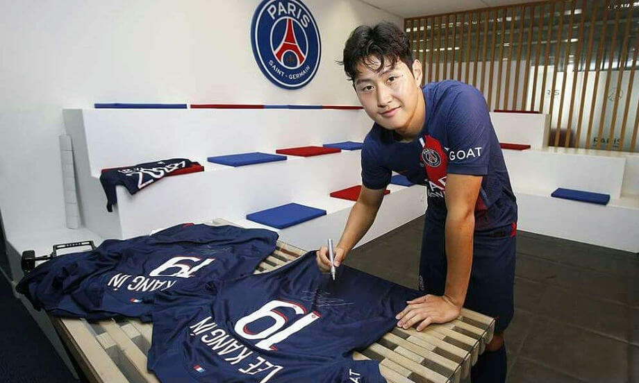 people-Lee Kang-in-A-signing-A-Paris Saint-Germain jersey-A-GOAT sponsor-B-PSG logo-B-memorabilia