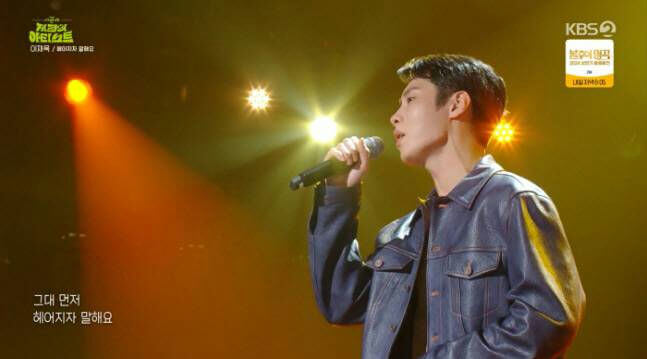 people-male singer-A-stage performance-B-holding microphone-C-singing