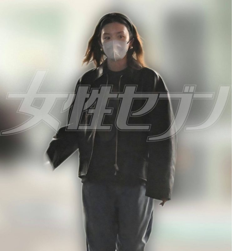 people-1-woman-A-face mask-B-leather jacket-C-casual pants
