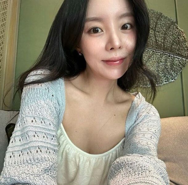 jung jiwoo closes charmeeze fashion brand