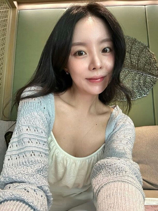 jung jiwoo closes charmeeze fashion brand