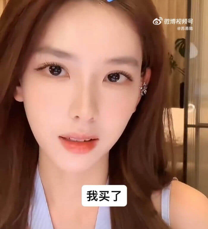 people-woman-close up-female-social media screenshot-Chinese text-ear cuff