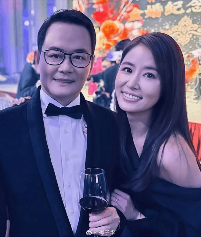 people-A-man in tuxedo-B-woman in black dress-C-holding wine glass