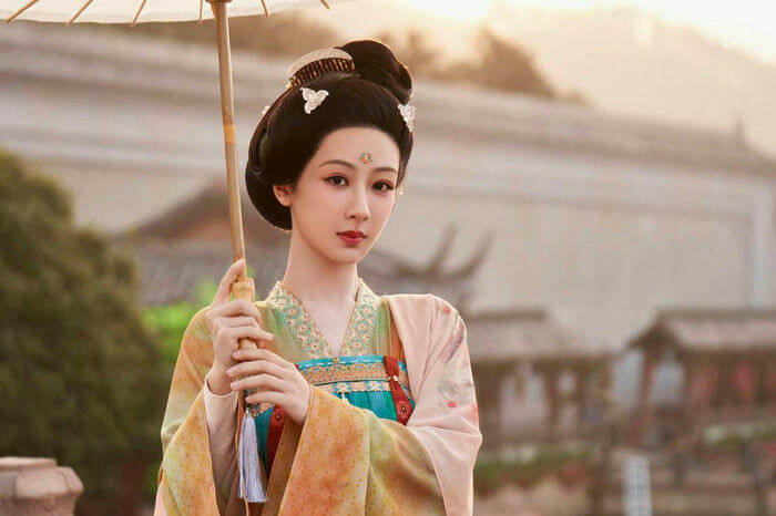 people-woman-A-historical costume-B-holding umbrella-C-Chinese style