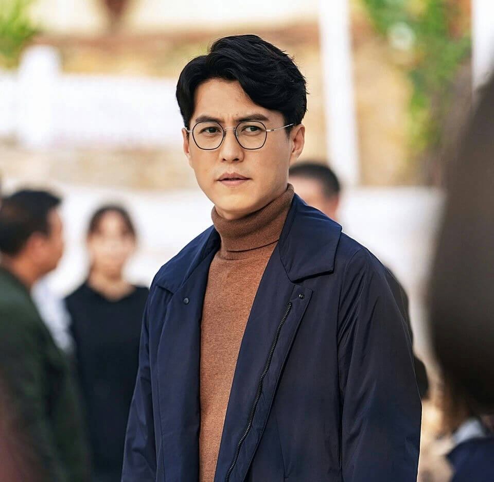 people-A-man-A-glasses-A-turtleneck-A-coat