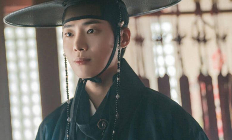people-A-Korean-A-historical-costume-A-man-A-hat-B-ornaments