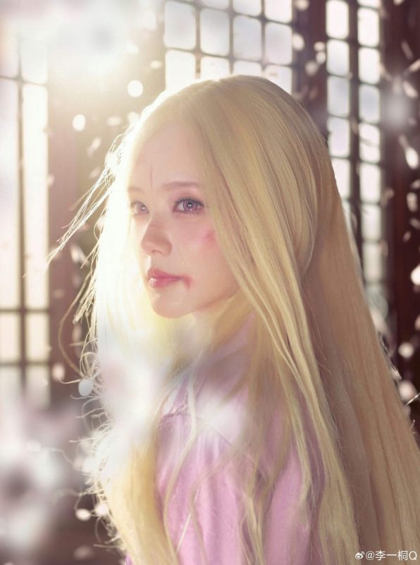 people-woman-A-blonde hair-A-pink outfit-B-glowing light-C