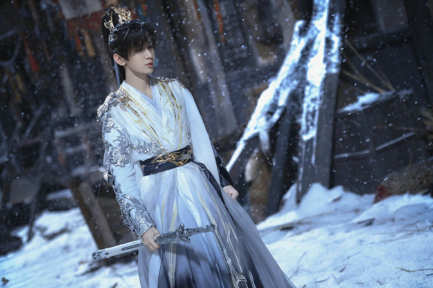 people-1-male actor-A-Chinese costume-B-snow setting-C-holding sword