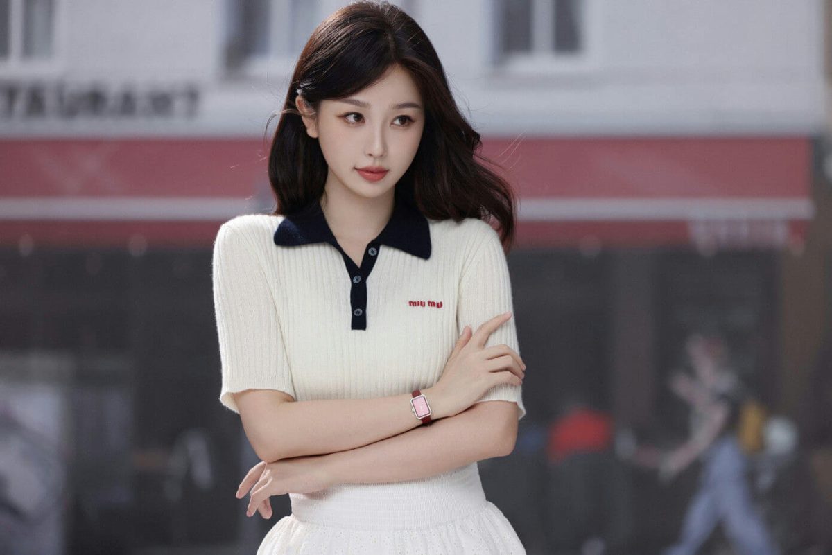 people-A-woman-A-long dark hair-B-wearing knit polo shirt-C-outdoor setting
