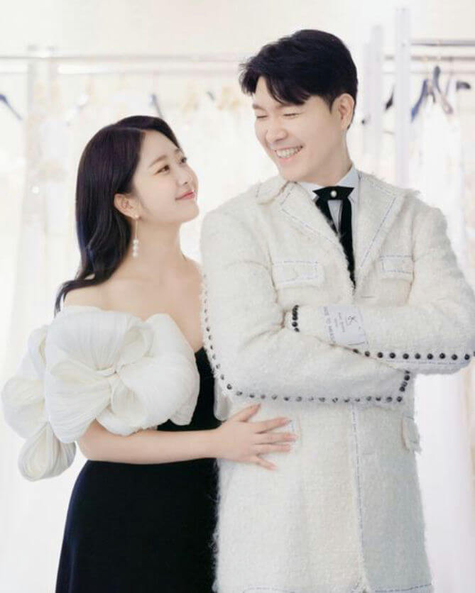 people-couple-A-formal attire-B-smiling-C-elegant
