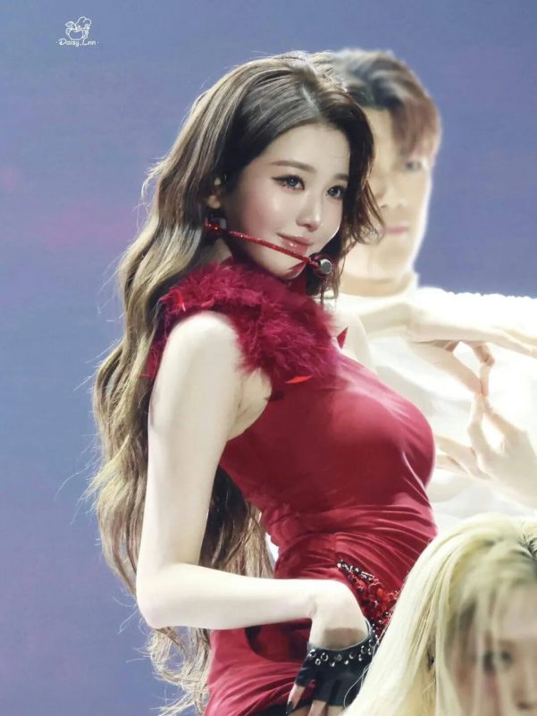 jang wonyoung revealing outfit ive concert