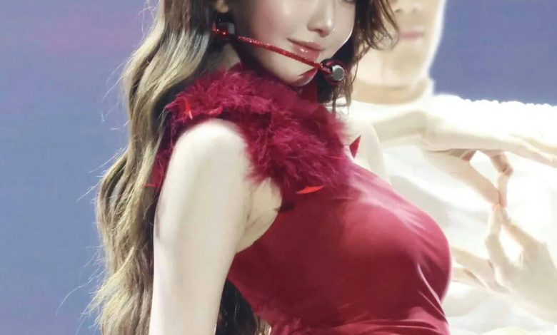 jang wonyoung revealing outfit ive concert