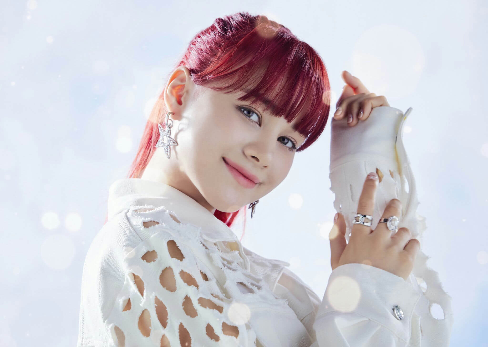 people-female-red hair-A-white clothing-A-star earring-A-ring jewelry-B