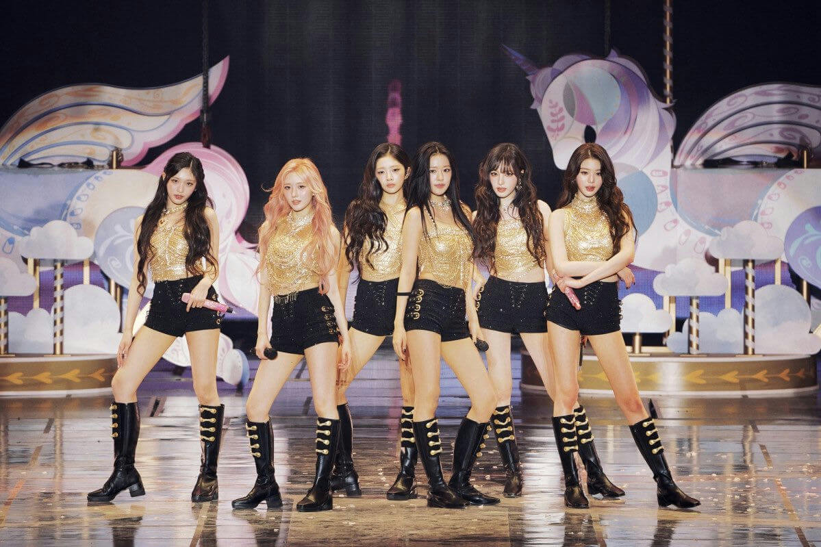 people-6-girl group-A-stage performance-A-gold and black outfits-A-unicorn stage props