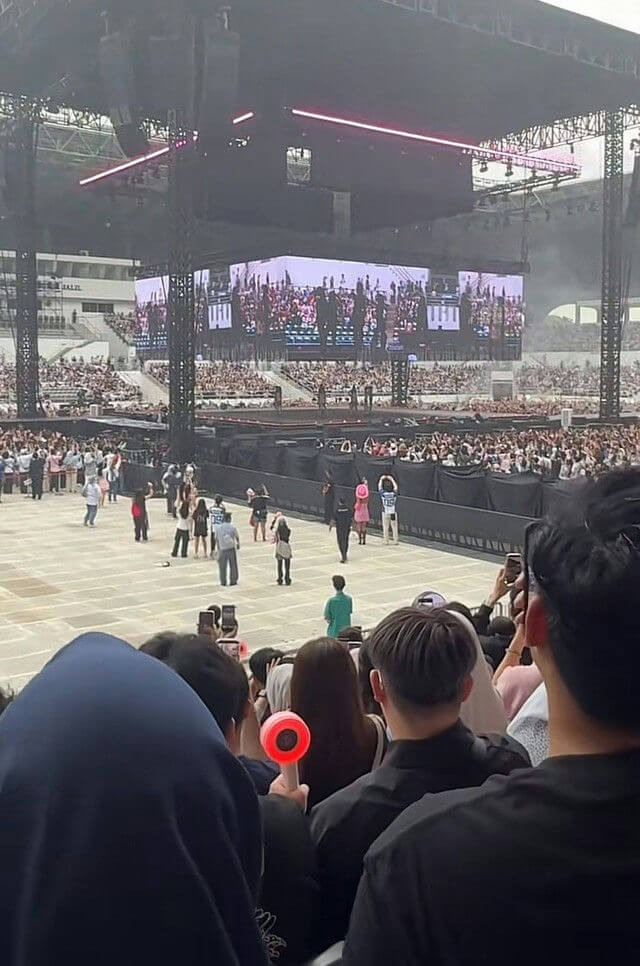people-Crowd-A-Concert-A-Lightstick-B-Stage-C