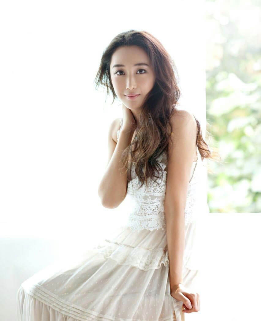 people-Woman-Long brown hair-White lace dress-Soft lighting-Outdoor background