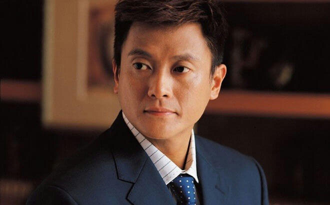 people-A-man-A-Asian-A-suit-B-portrait-B-formalwear-C-blue-tie