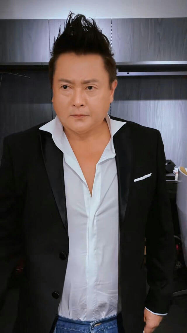 people-1-man-A-black suit jacket-A-white open collar shirt-A-spiky dark hair