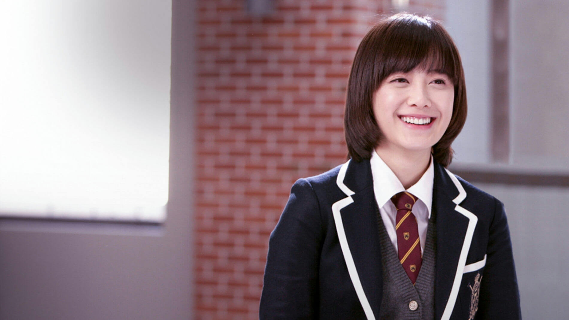 people-young woman-A-smiling-B-school uniform-C-short brown hair