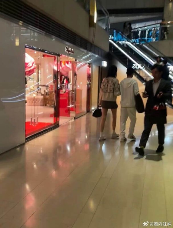 people-3-walking-A-shopping_mall-B-storefront-C-escalator