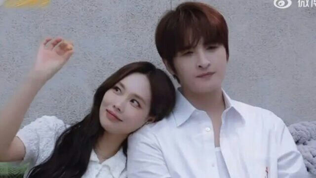 people-woman-leaning head on shoulder-man-white shirt-casual pose-outdoor setting