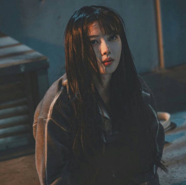 people-young woman-A-long black hair-A-dark setting-B-looking at camera-C