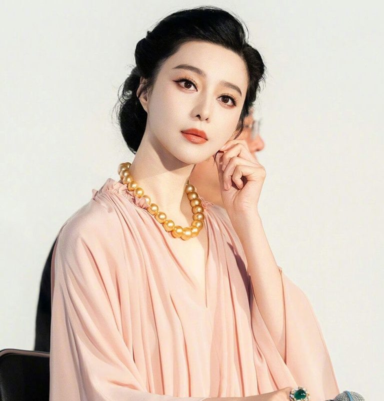 people-Fan Bingbing-A-golden pearl necklace-A-pink draped top-A-elegant pose-A-jade ring