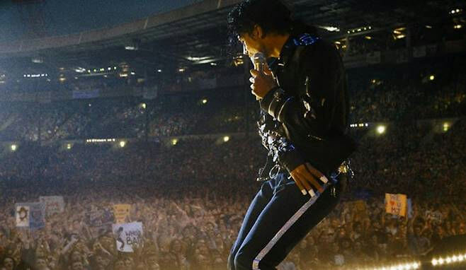people-Michael Jackson-A-performer-A-concert-B-stadium-C-audience