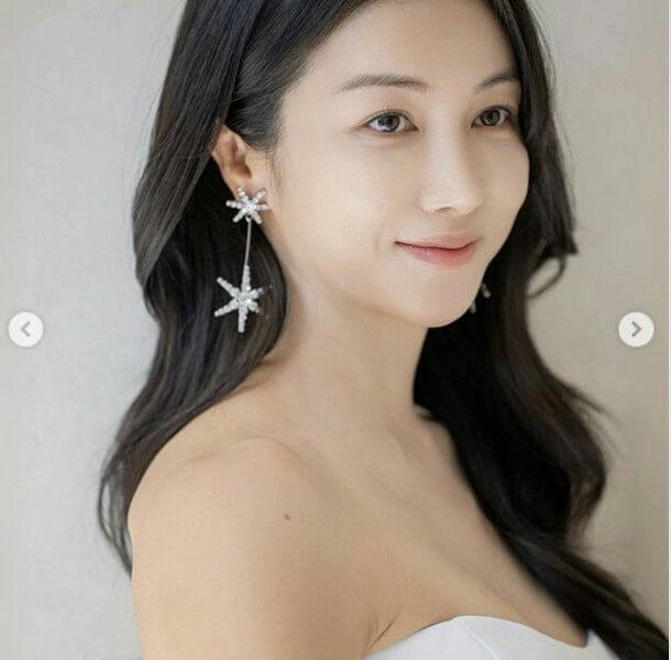 kim okbin wedding dress