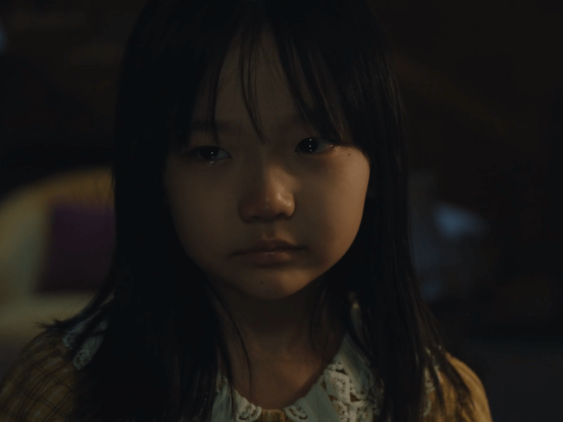 people-young girl-A-crying-A-sadness-A-dark lighting-B-Asian ethnicity-C