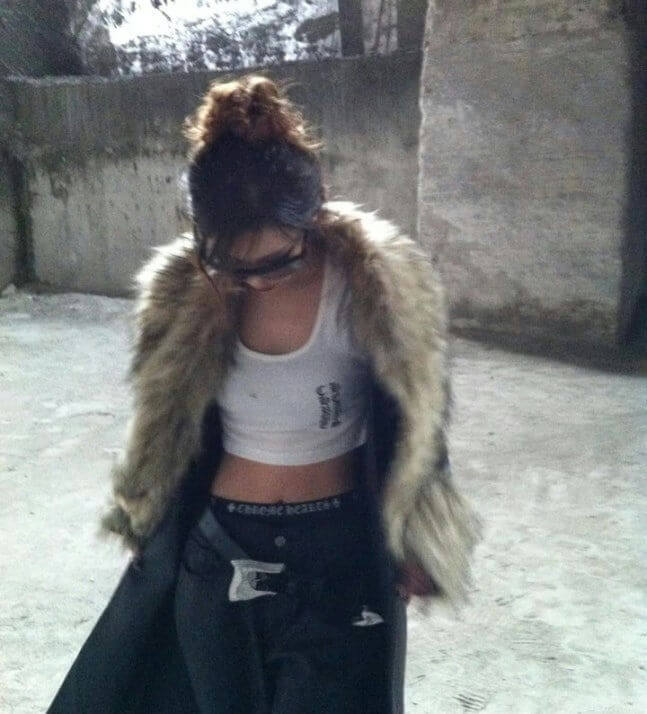 people-woman-A-fur coat-B-crop top-C-low-rise pants