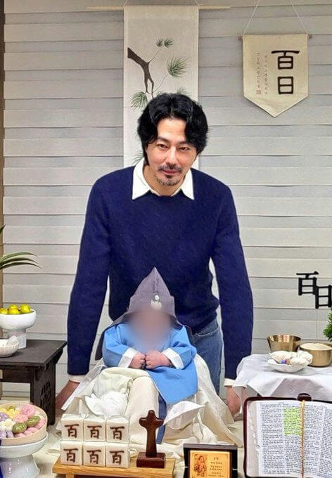 people-man-A-baby-A-Korean tradition-A-Christianity-B-Baek-il celebration
