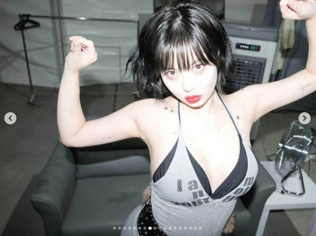 people-1-woman-A-short black hair-A-posing-A-halter top-B-red lipstick-B-tattoo-C