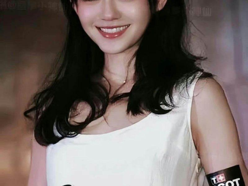 people-A-woman-A-smiling-B-Tissot event-C-white top