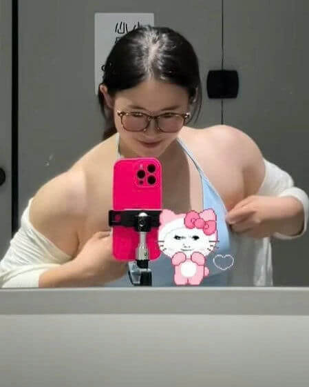 people-woman-A-mirror-selfie-A-pink-phone-holder-A-Hello-Kitty-sticker
