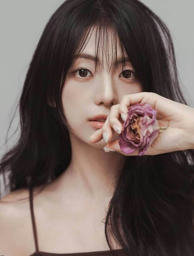 people-Woman-A-Dark Hair-A-Holding Flower-A-Portrait