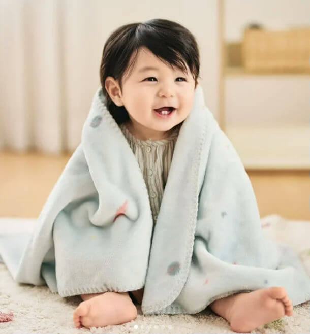 people-A-toddler-A-smiling-A-blanket-A-cozy