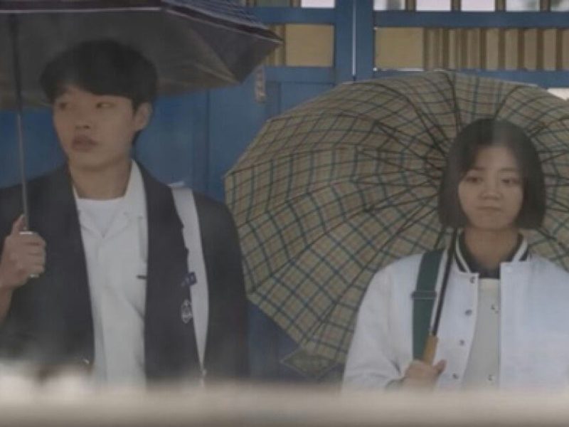 reply 1988 ryu junyeol umbrella scene