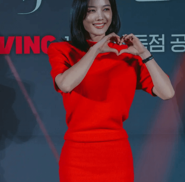 kim yoojung puberty moon embracing the sun
