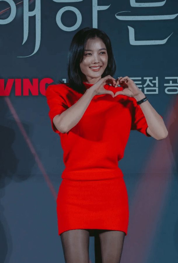 kim yoojung puberty moon embracing the sun