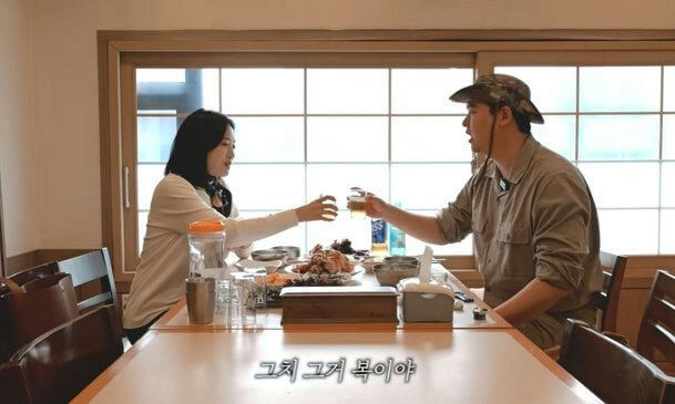 people-woman-dining-man-toasting-food-cheers