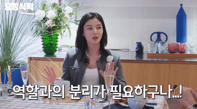 people-1-woman-A-sitting at table-B-speaking-C-Korean subtitle