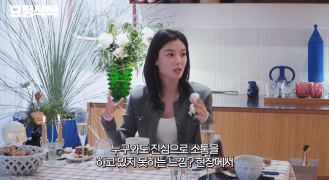 people-woman-A-talking-A-indoor-A-table-setting-B-Korean-subtitles