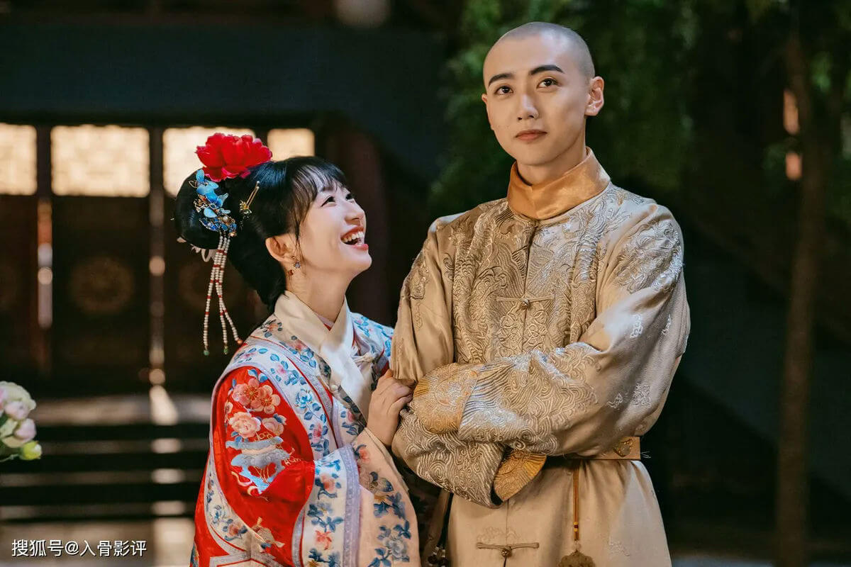 people-woman-smiling brightly-man-bald-couple-traditional costume