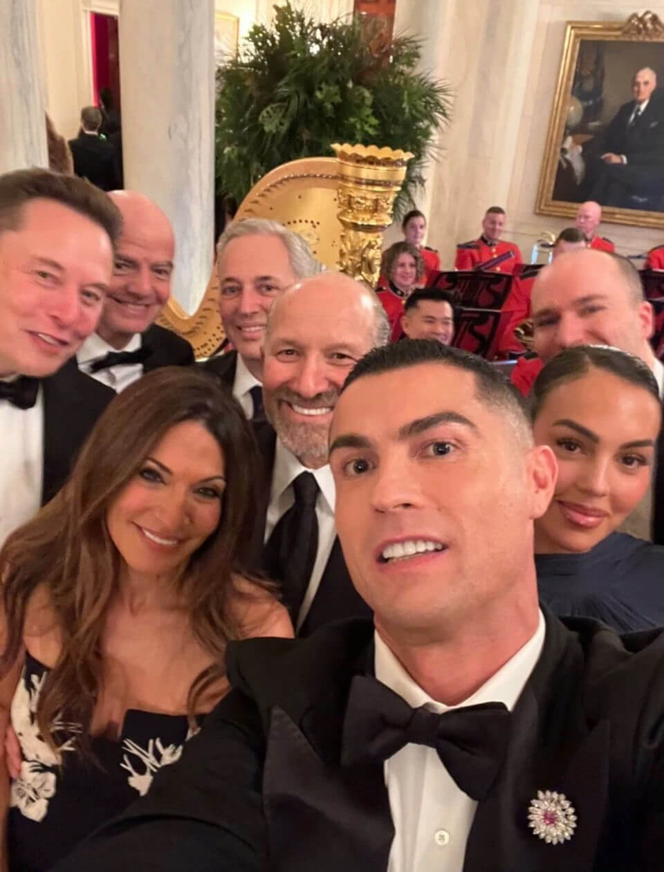 people-Cristiano Ronaldo-A-selfie-A-Elon Musk-A-Georgina Rodriguez-A-formal attire-B-smiling-B-group photo-C-event
